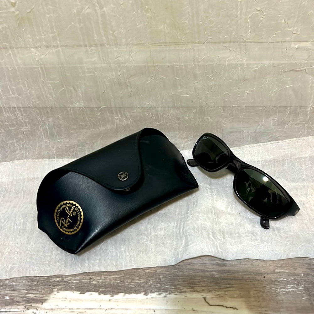 Ray ban glasses like new